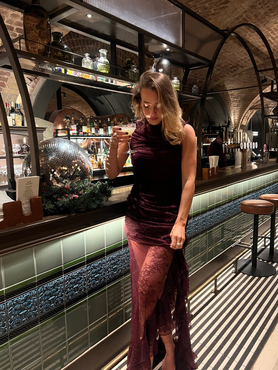 de la vali burgundy dress AMARYLLIS MAXI DRESS IN MAROON JERSEY & LACE DE LA VALI OFFICIAL